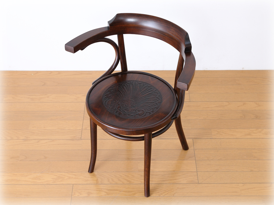 AC0431UA　ファーメグFAMEG ベントウッドアームチェア No6003 / ウレタン・アンティーク